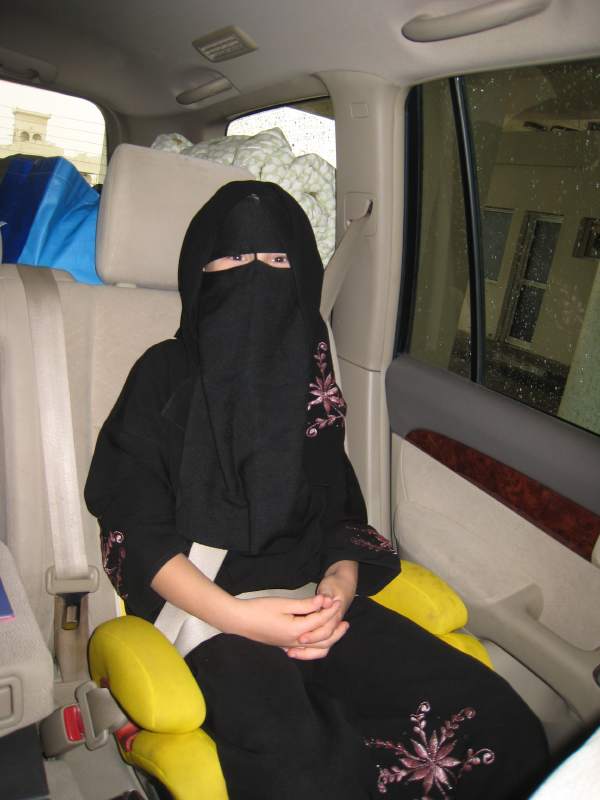 Andrea i abaya igennem Saudi